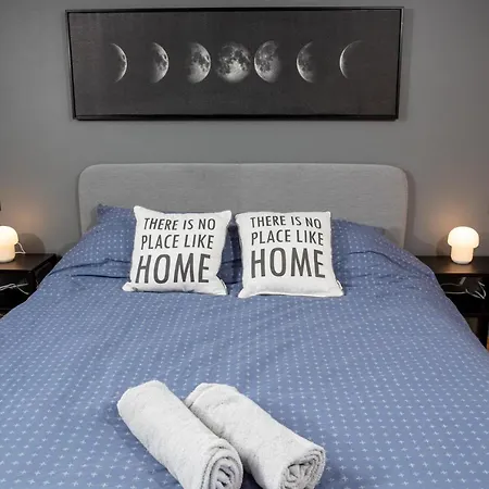 Moon Apartment *
